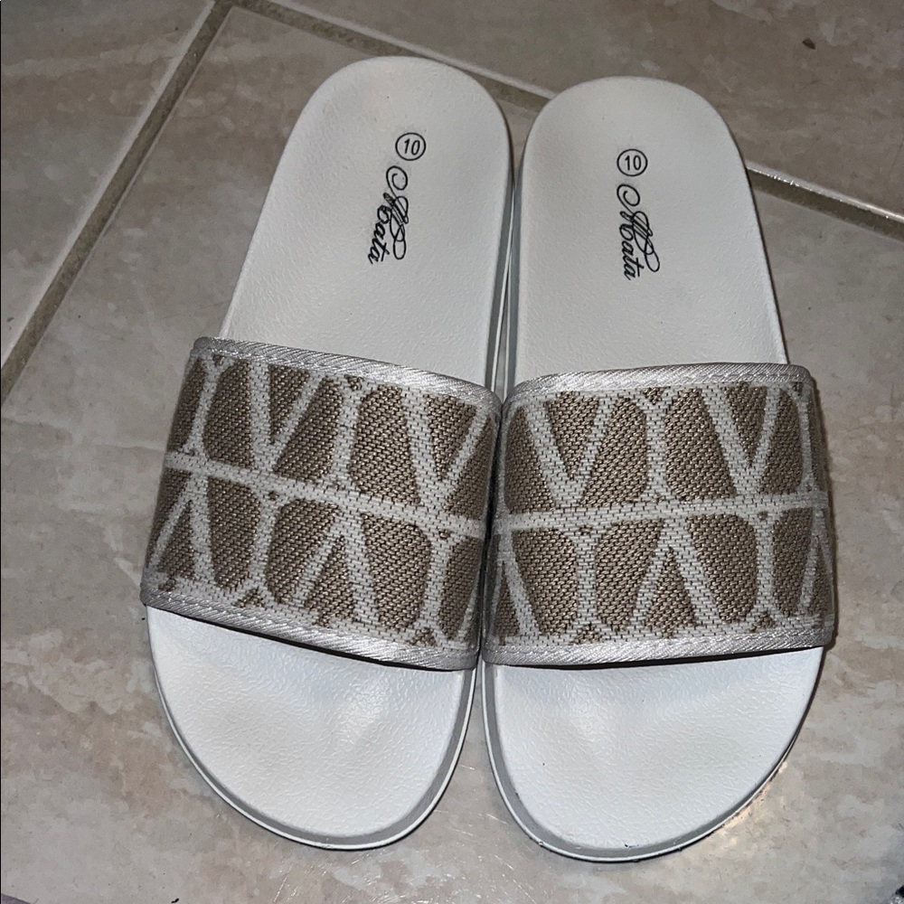 Abata tan and white canvas slides (40)